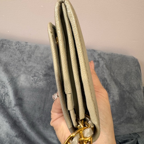 PRADA
Saffiano Metal Oro Chain Wallet Pomice - Picture 5 of 16